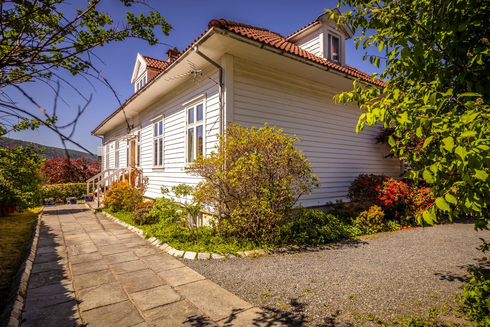 Boligen er tegnet av Ark. Per Grieg og ble oppført i 1938. Dette er en klassisk villa med typiske kjennetegn fra arkitekten og denne stilperioden. Galleribilde