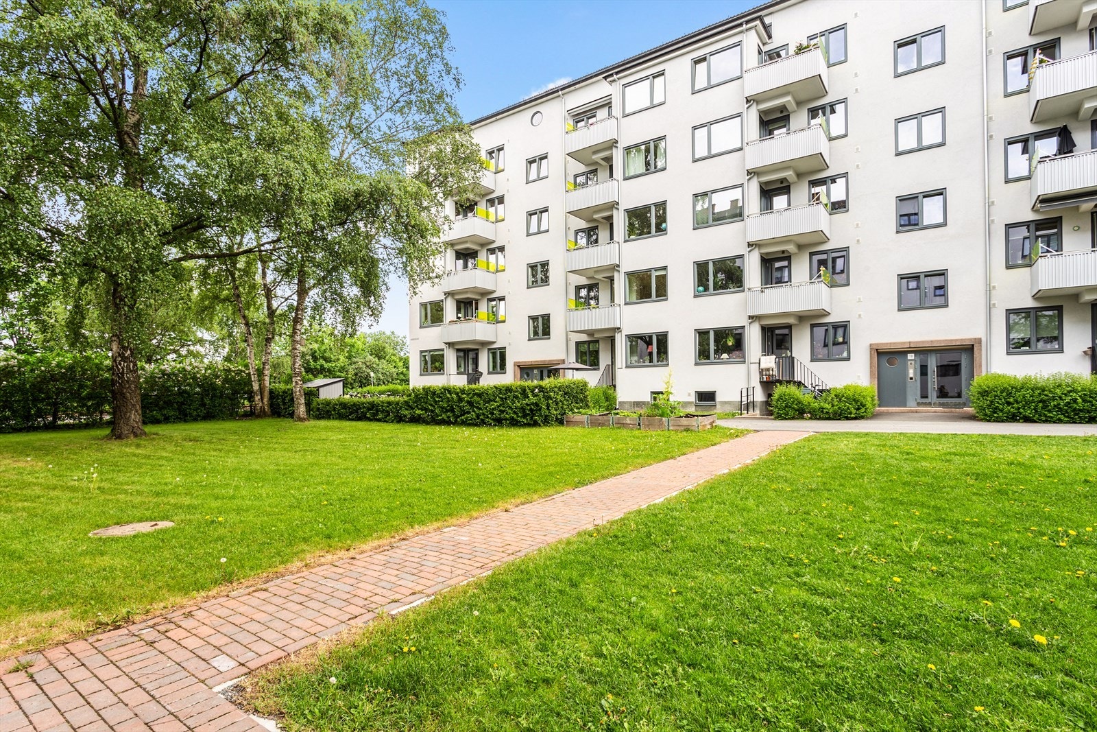 Pent opparbeidede fellesarealer som omkranser bebyggelsen Galleribilde