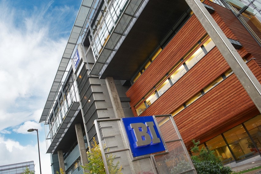 Også kort vei til BI Galleribilde