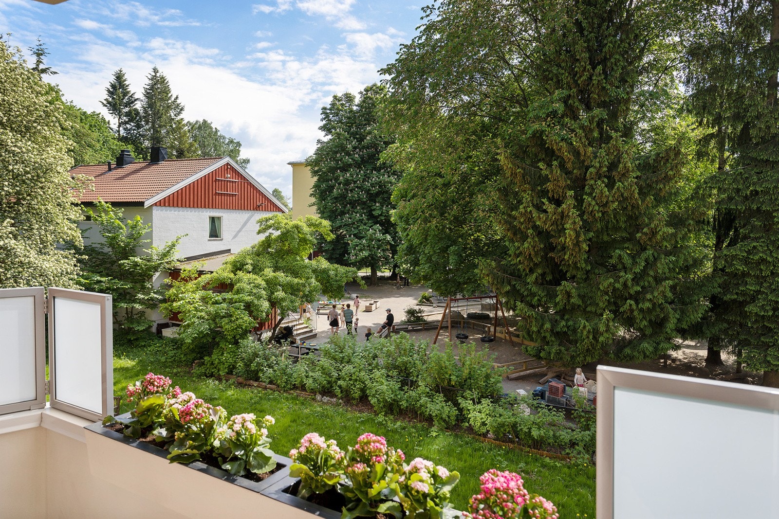 Barnehage på dagtid. Rolig og fint område Galleribilde