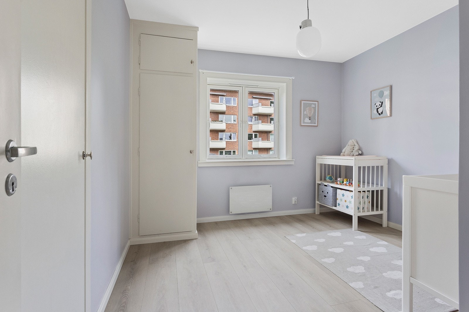 Soverom 2 vender også mot rolige fellesområder Galleribilde