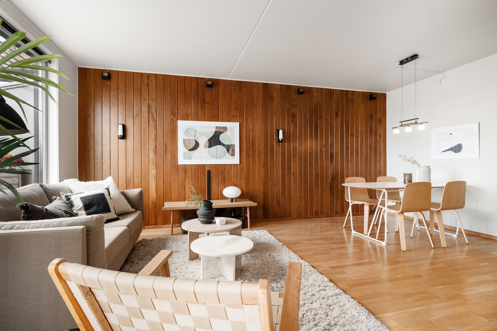 Leiligheten varmes opp med vannbåren varme til radiator og har varmtvann fra samme anlegg. Galleribilde