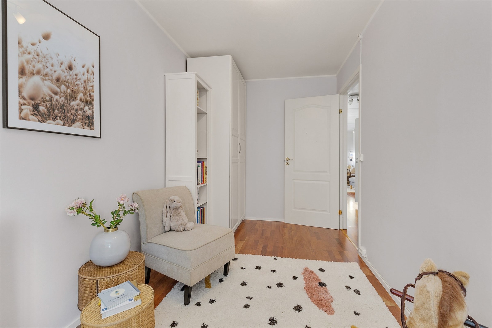 Garderobeskap på soverommet. Galleribilde