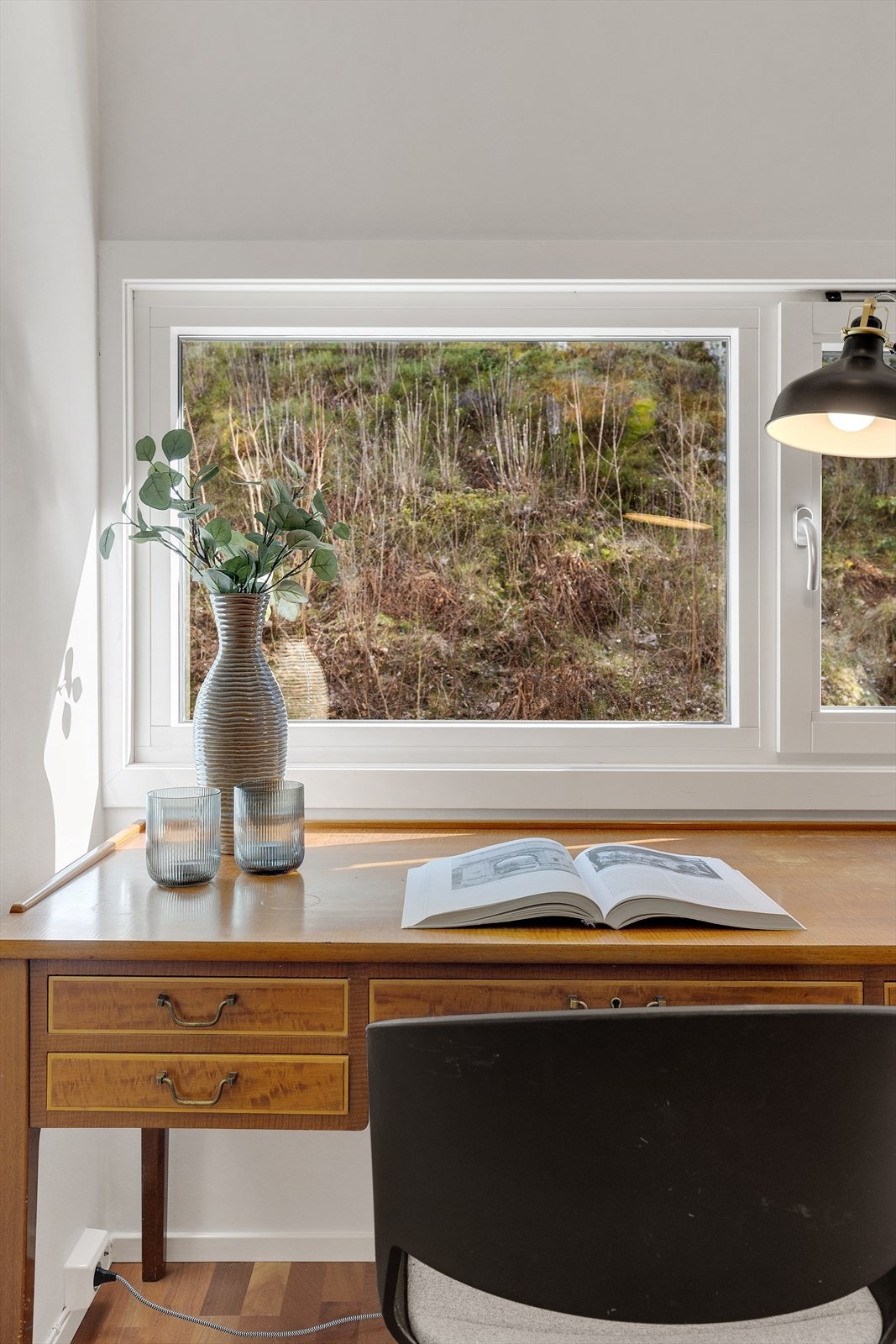 God plass til skrivebord. Galleribilde