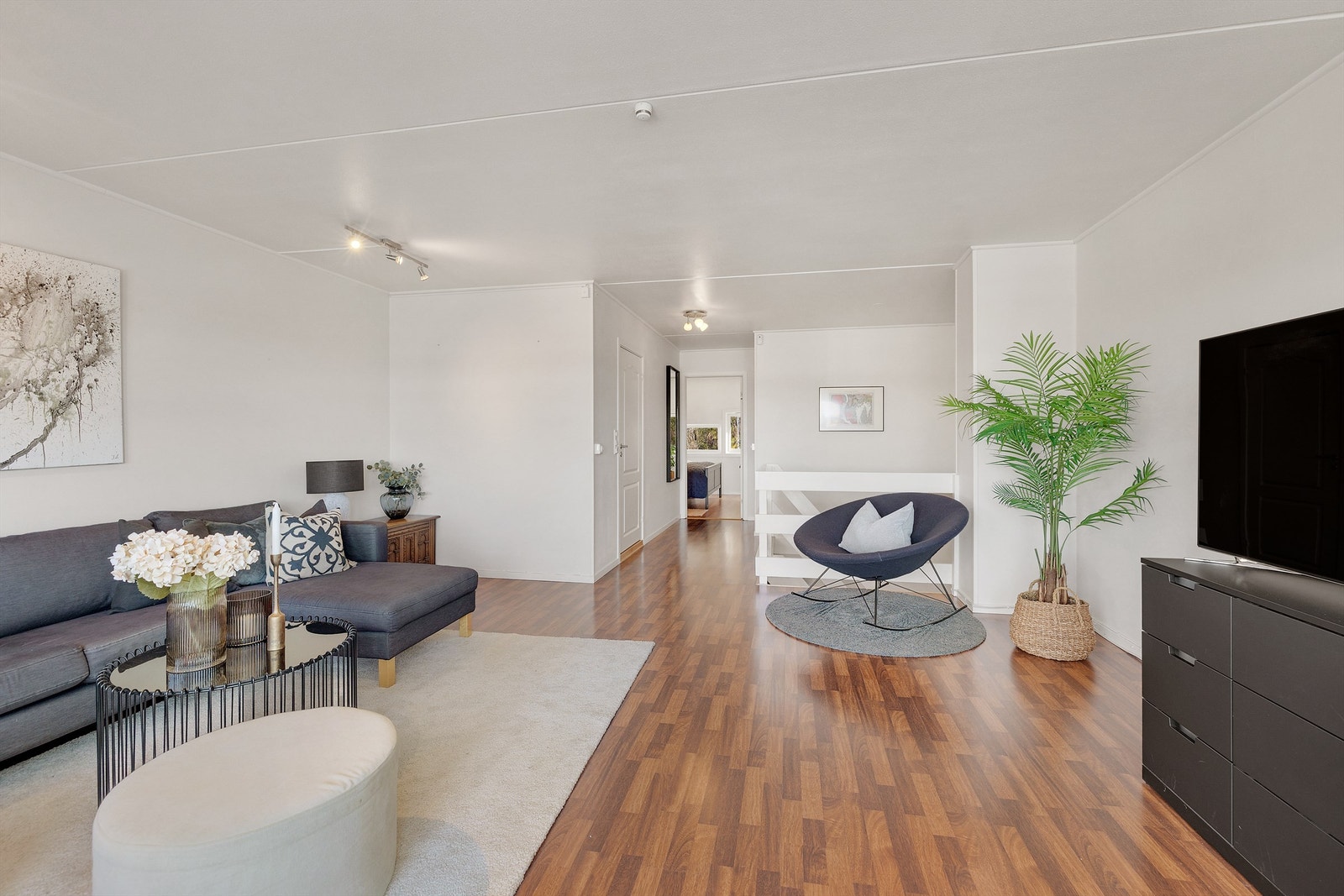 Stuen leder til bad og to soverom. Galleribilde