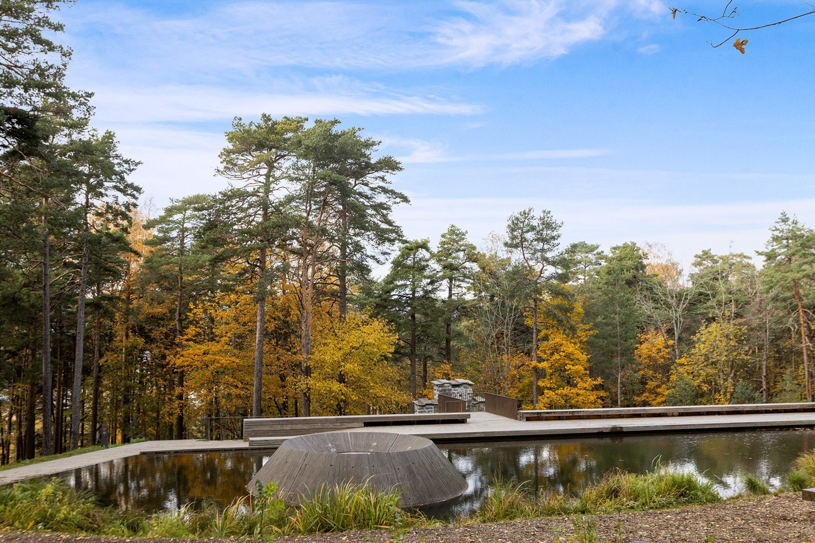 Ekebergskogen byr på turstier, gangveier, parklommer og vannspeil. Galleribilde