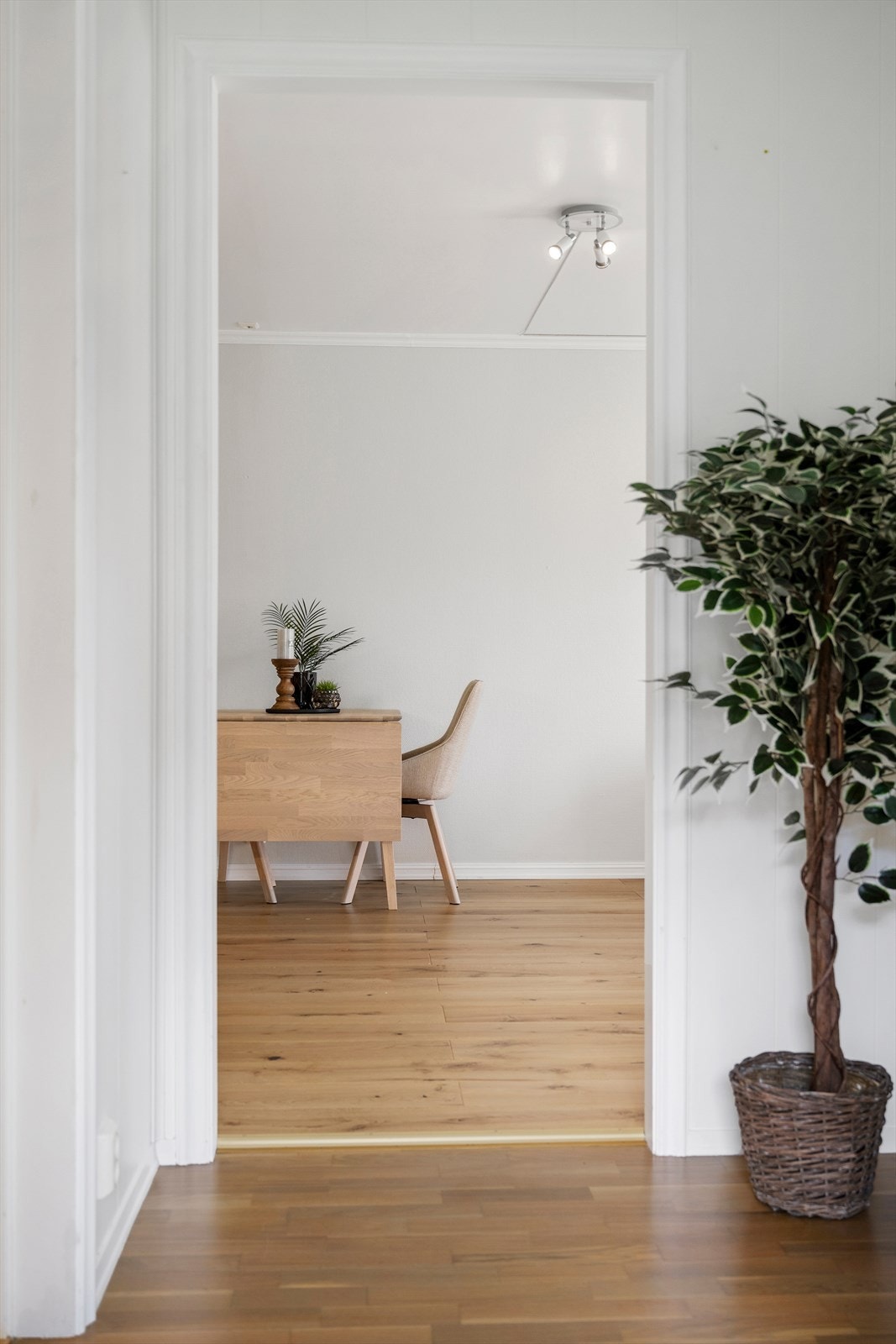 Fra gang mot stue/kjøkken Galleribilde