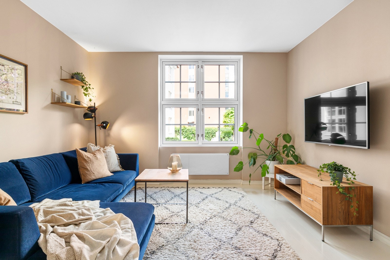 Generøse vindusflater som slipper inn godt med naturlig lys. Galleribilde