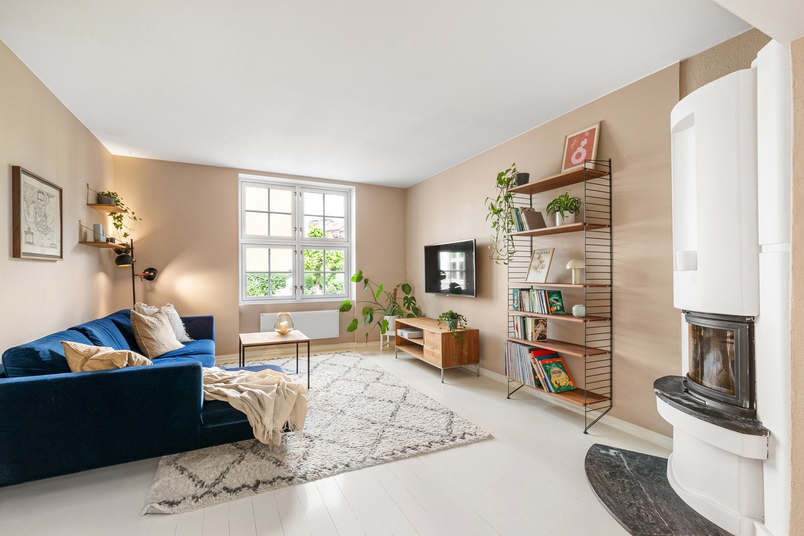 Rålekker, klassisk og gjennomgående 3-roms med bl.a. nytt bad, i vakker arkitekttegnet bygård! Galleribilde