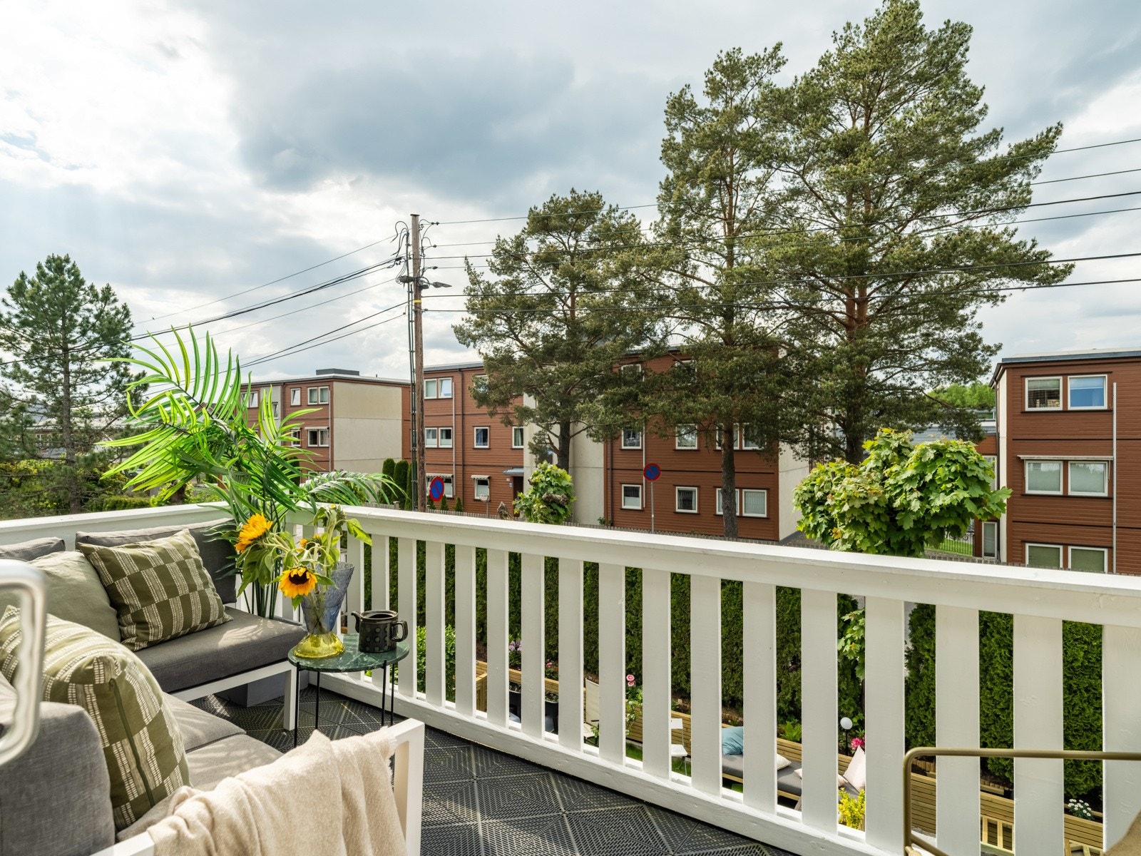 Og den har du her: En deilig, stor balkong mot nordvest. Galleribilde