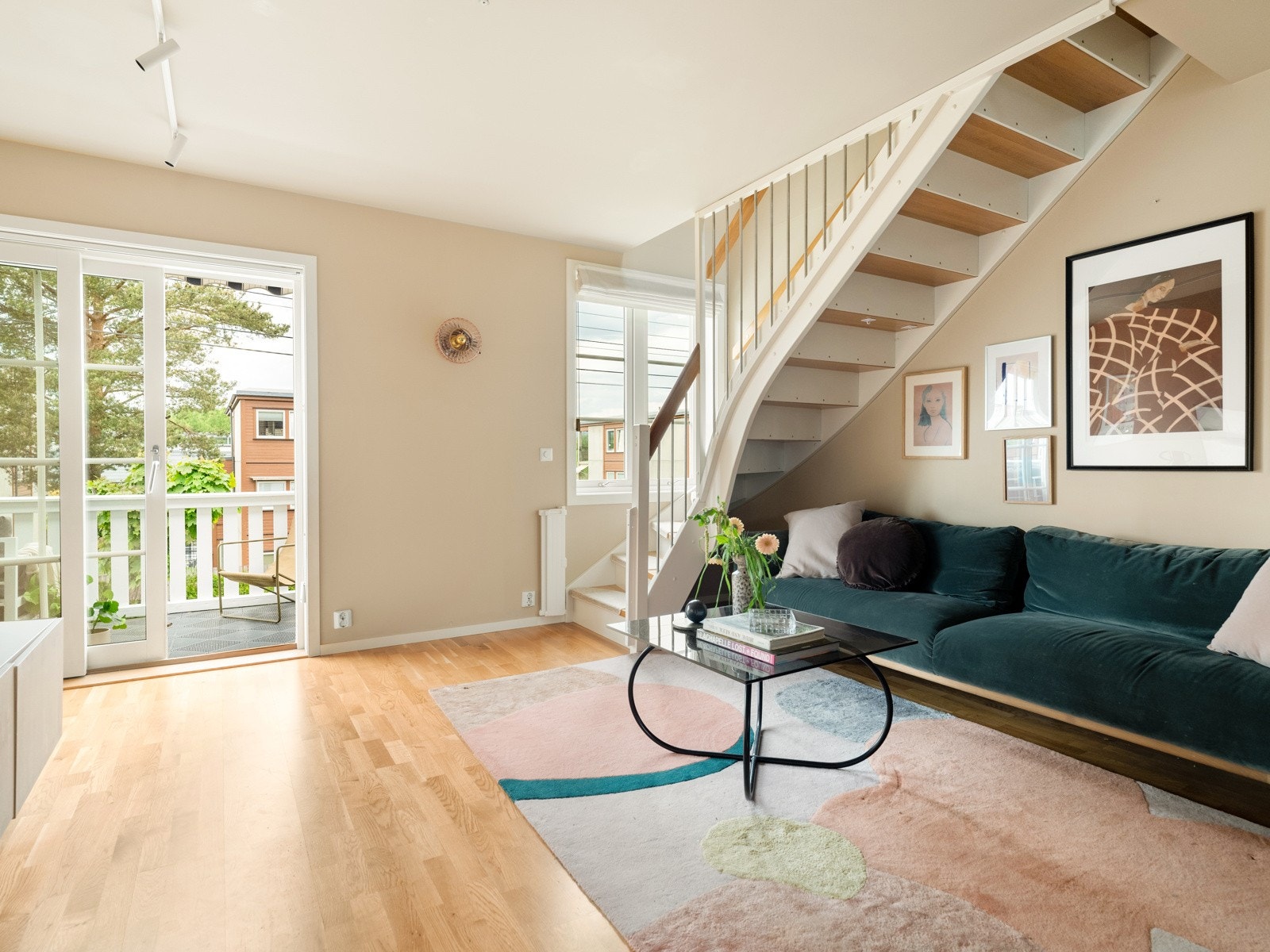 Vi starter inne i hovedetasjen. Galleribilde