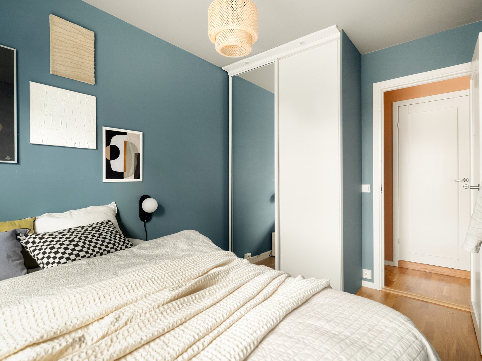 Bra med skapplass. Galleribilde