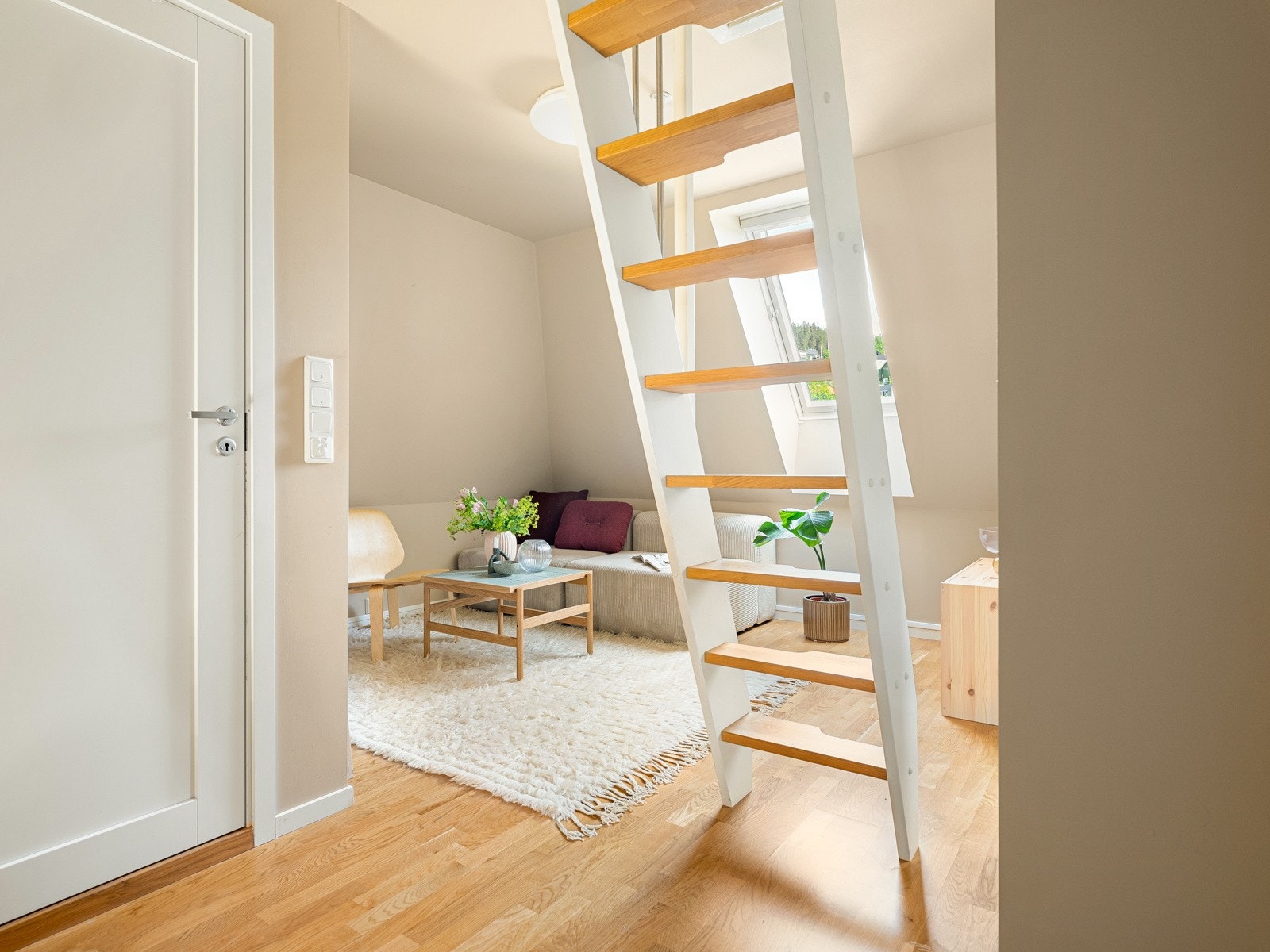 Trappen her leder opp til... Galleribilde