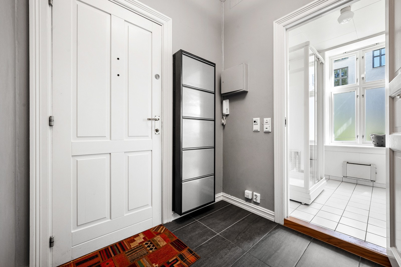 Gangens utforming og størrelse skaper en fin flyt mellom rommene. Galleribilde