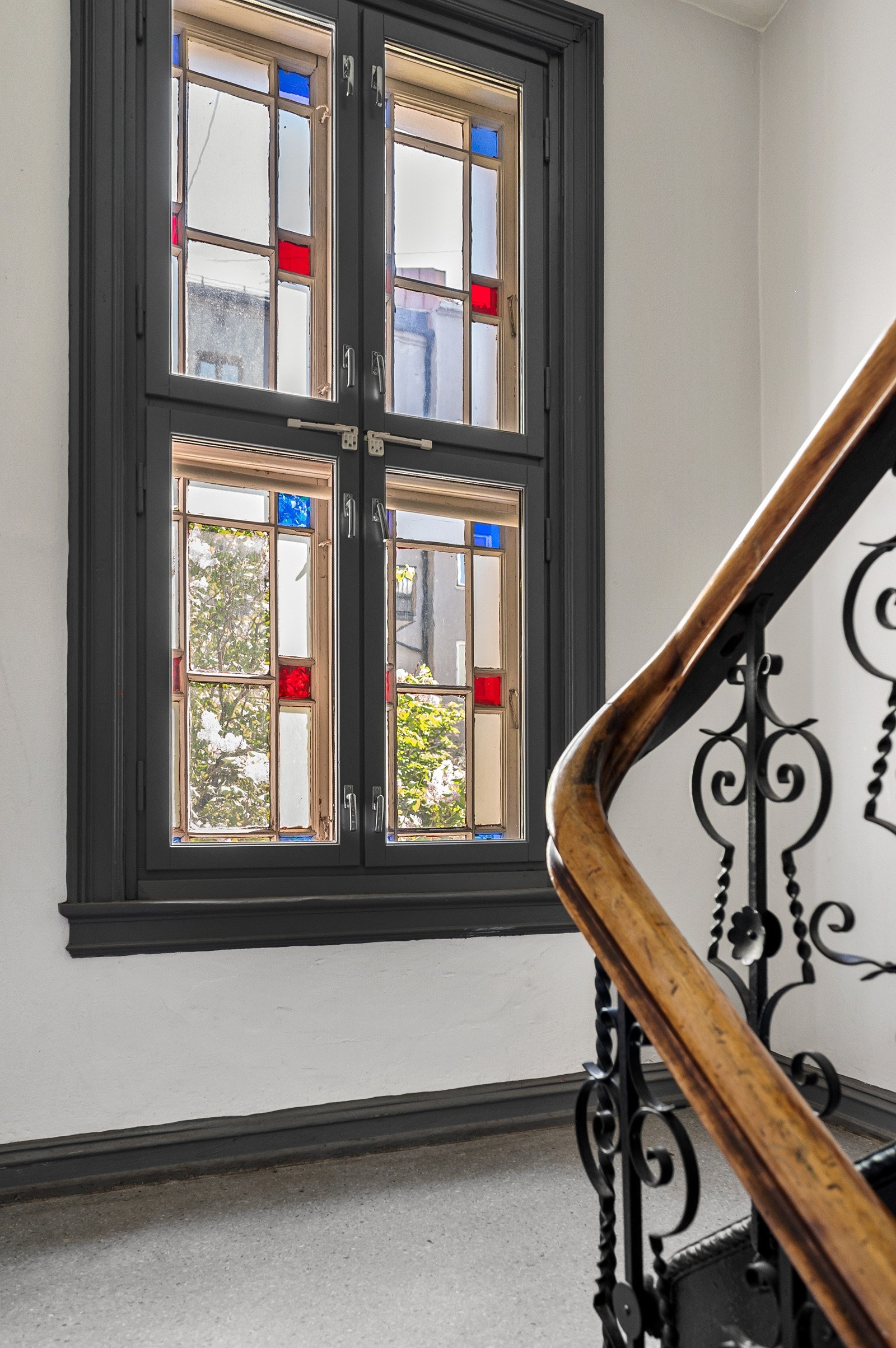 Hyggelig og klassisk oppgang, med fine klassiske detaljer. Galleribilde