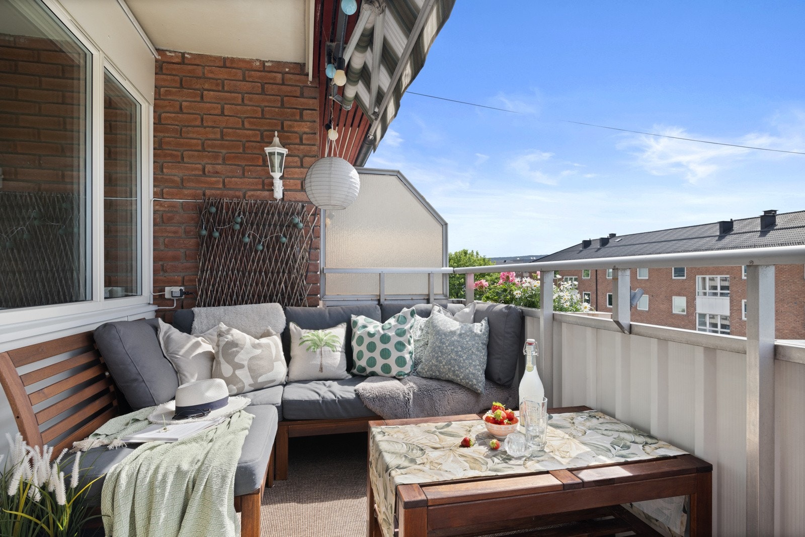 God plass til sittegruppe og grill. Galleribilde
