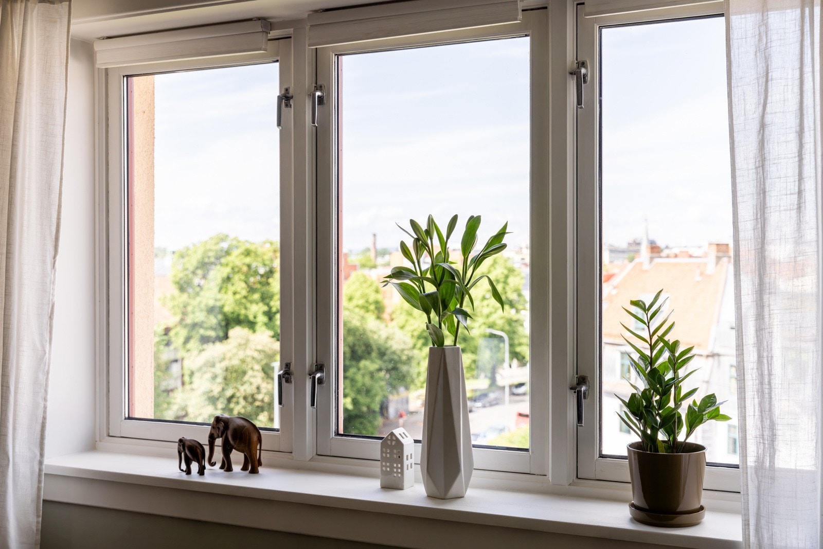 Begge sider av leiligheten fritt utsyn mot rolige og grønne området. Galleribilde