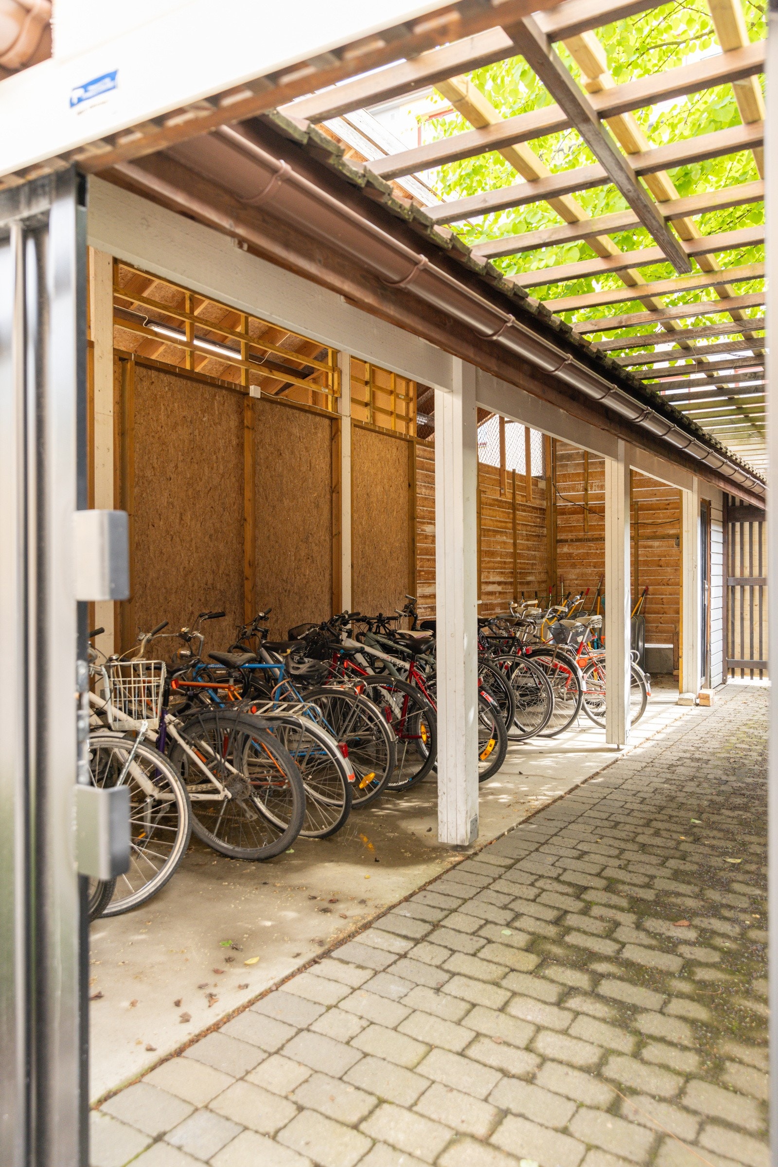 Låst sykkelskur er til glede for mange beboere. Galleribilde