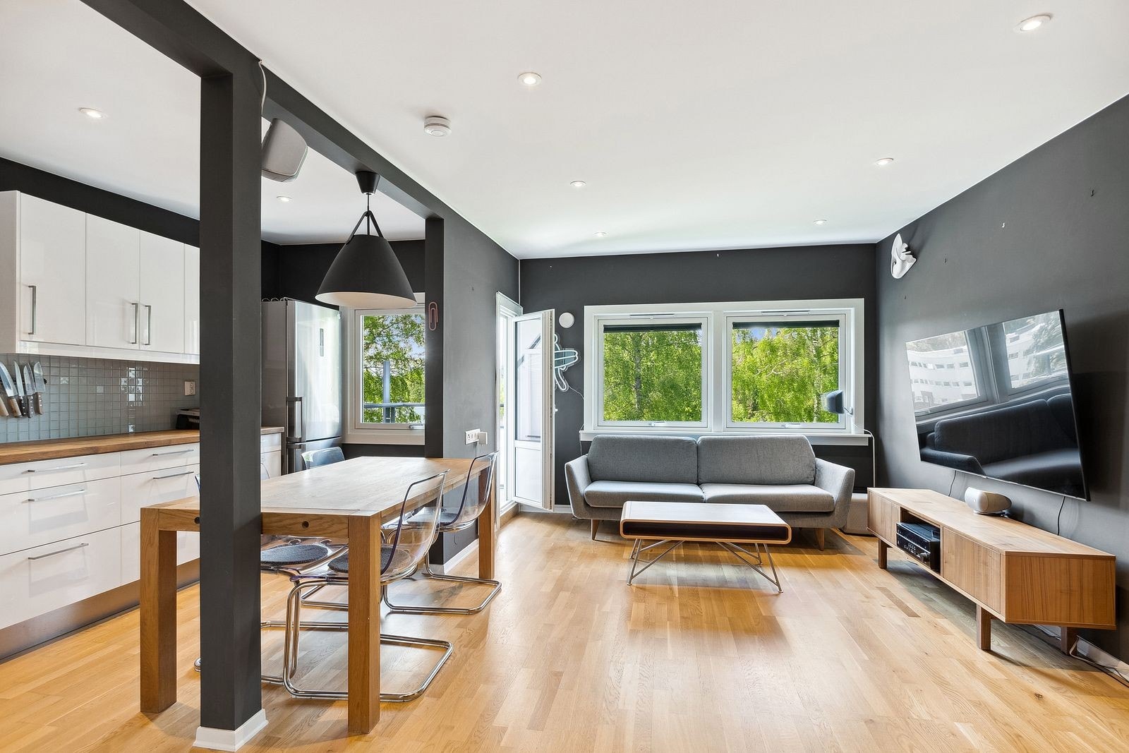 Stue med utgang til balkong Galleribilde