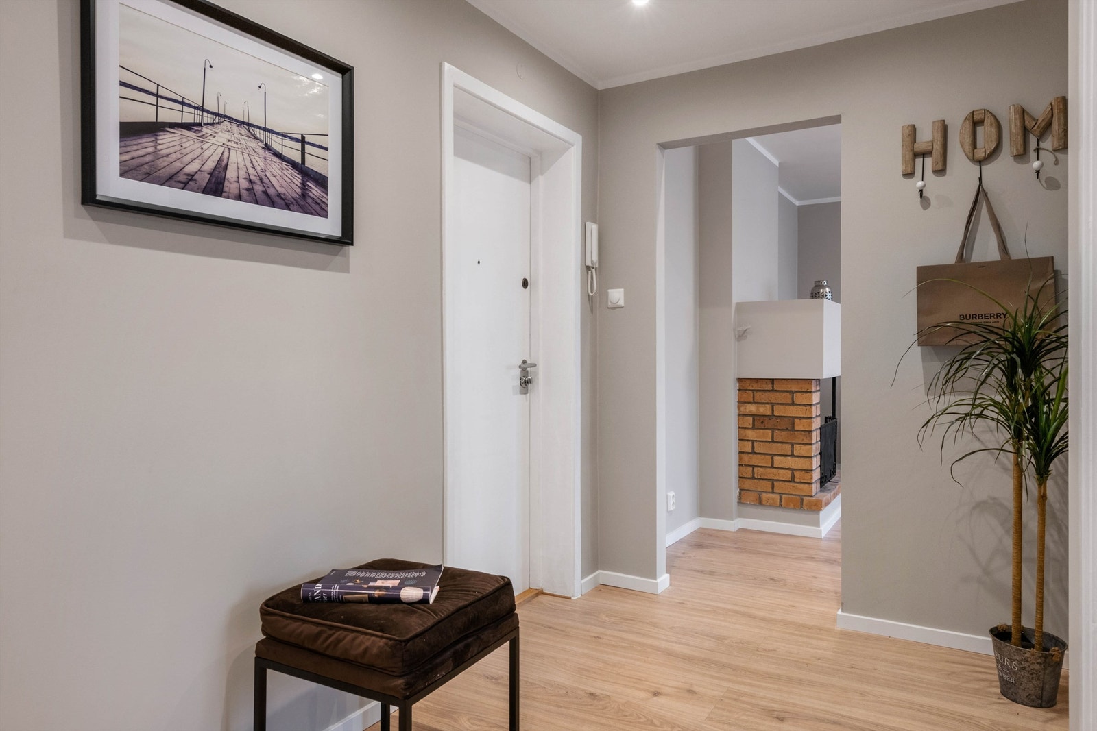 Entré. Galleribilde