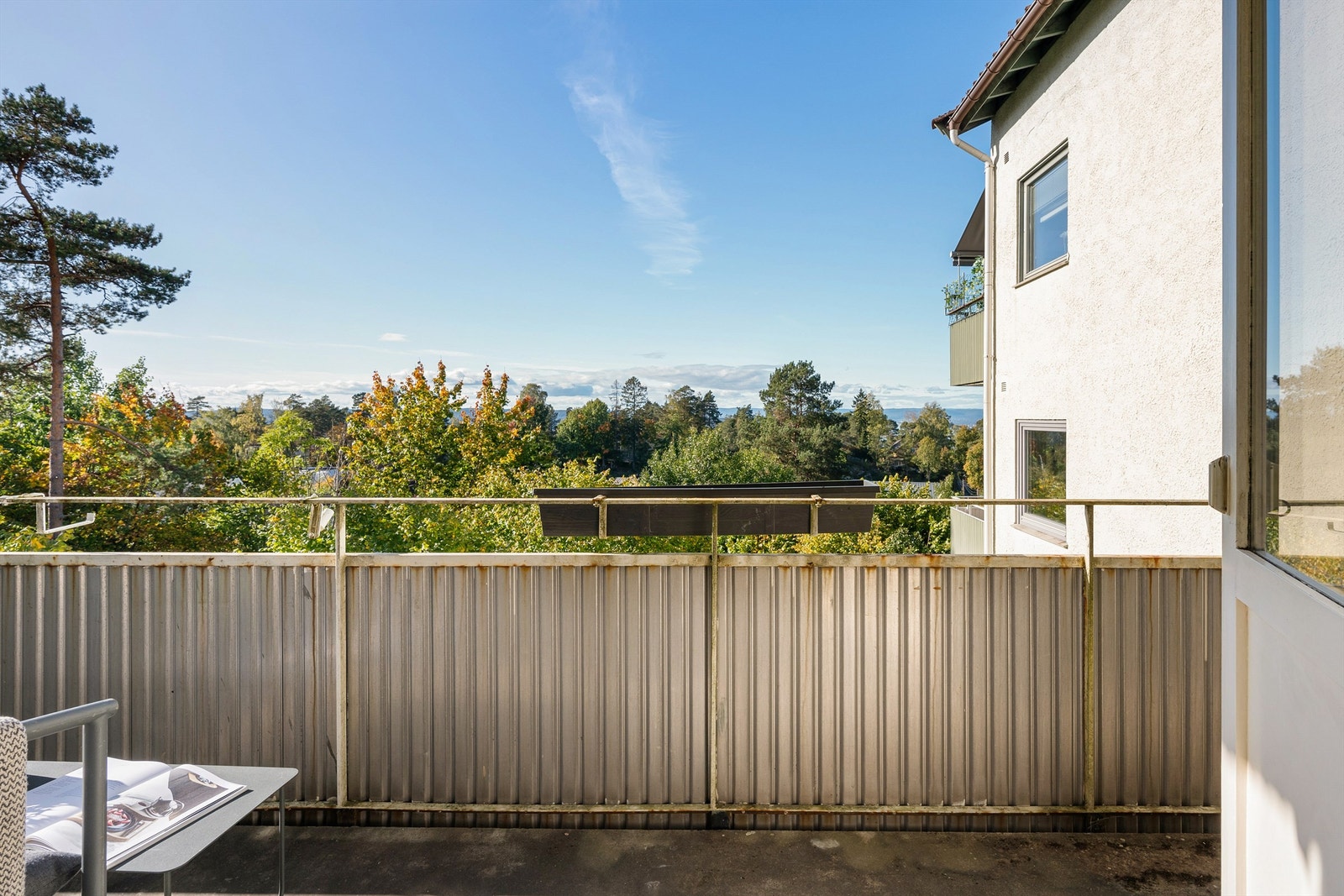 Vestvendt balkong med gode solforhold på på ca. 10 kvm. Galleribilde