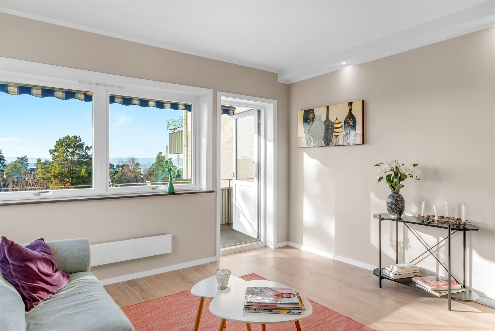 Leiligheten er en tiltalende 3-roms selveier med god intern beliggenhet på Midtåsen. Galleribilde