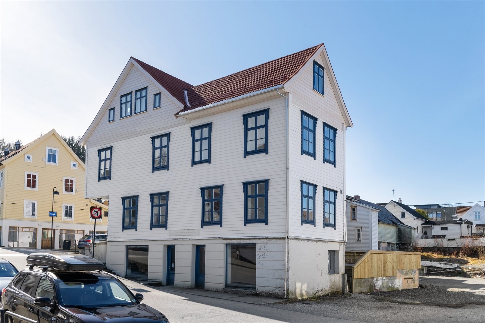 Fasade mot øst og nord. Galleribilde