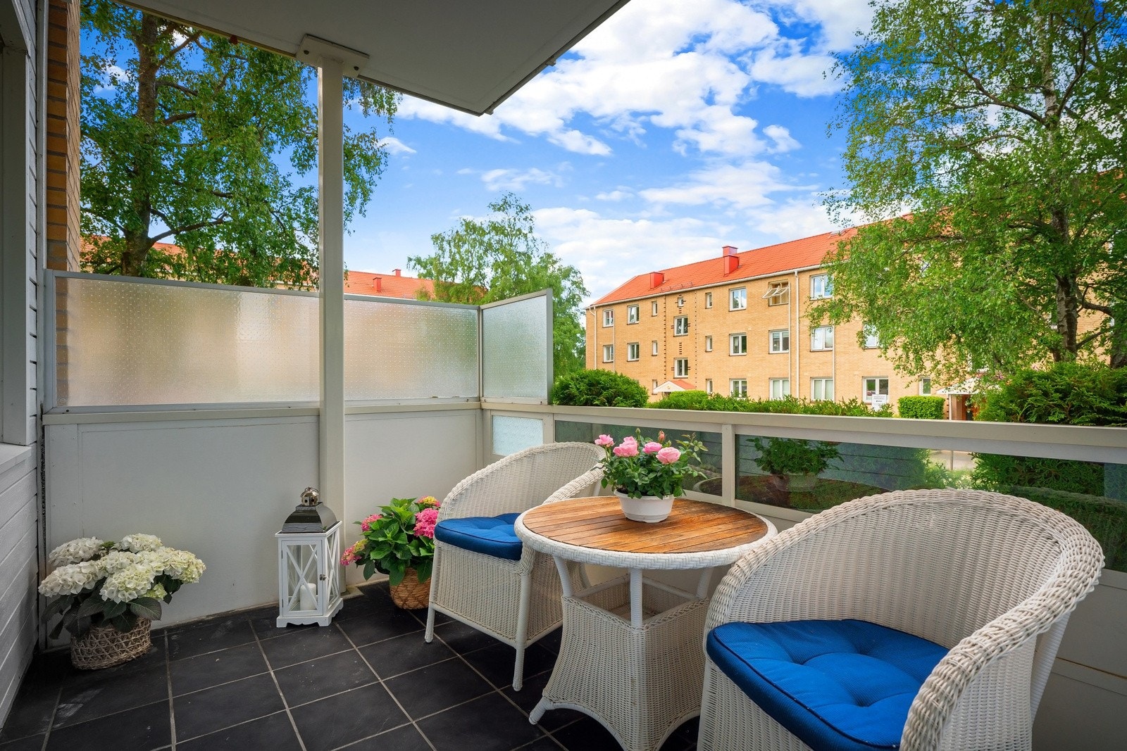 Solrik vestvendt balkong på ca 7 kvm. Galleribilde