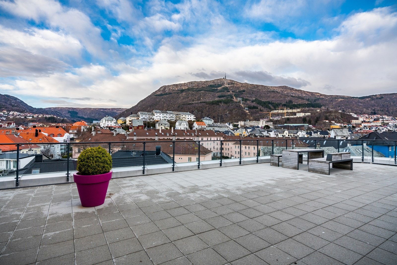 - Her kan du nyte utsikten og alle de fine dagene Bergen har å by på - Galleribilde