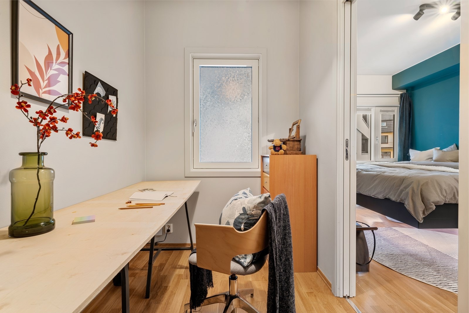- Verdifullt med mye lagringsplass på arbeidsrom samt innvendig- og ekstern bod - Galleribilde
