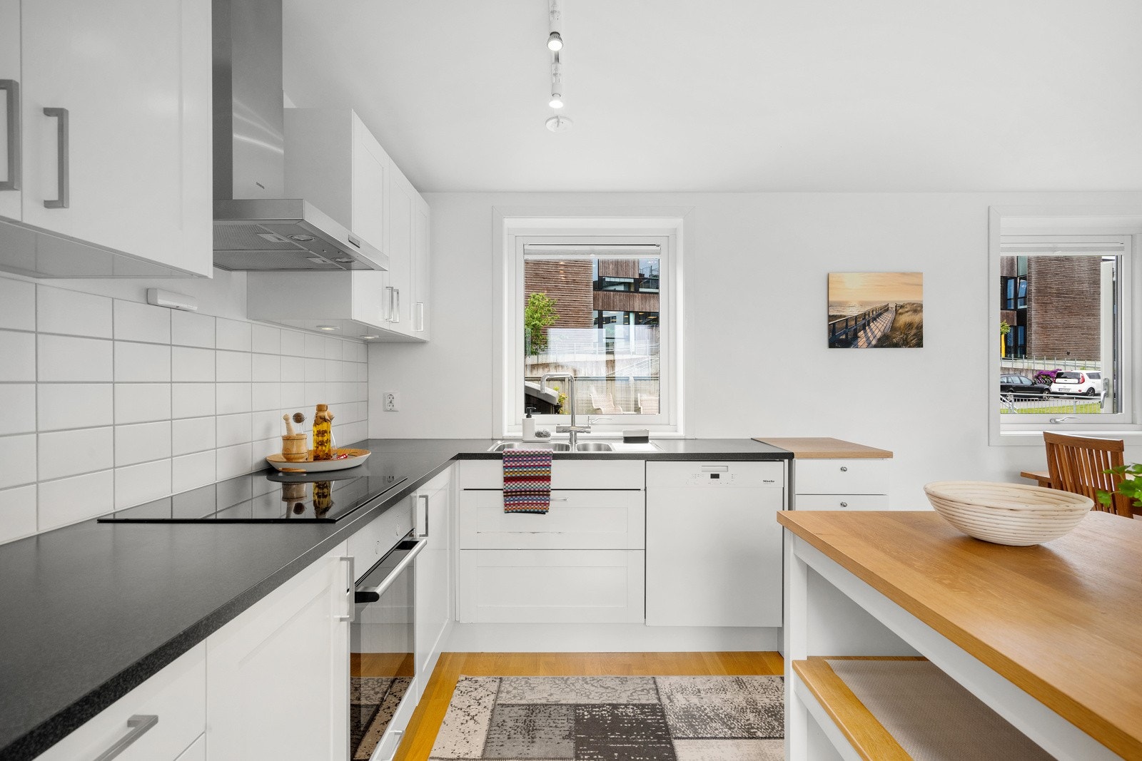 God skap- og benkeplass. Galleribilde