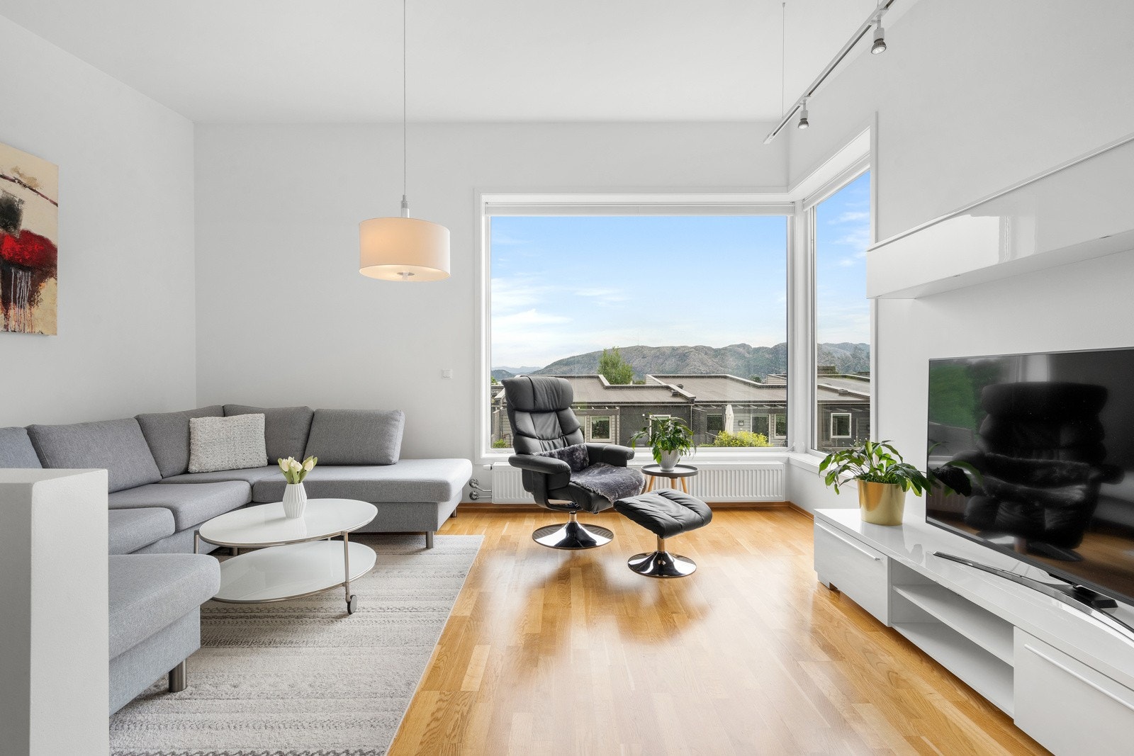 Her bor du nær skole, barnehager og arbeidsplasser på Jåttå og Forus. Galleribilde