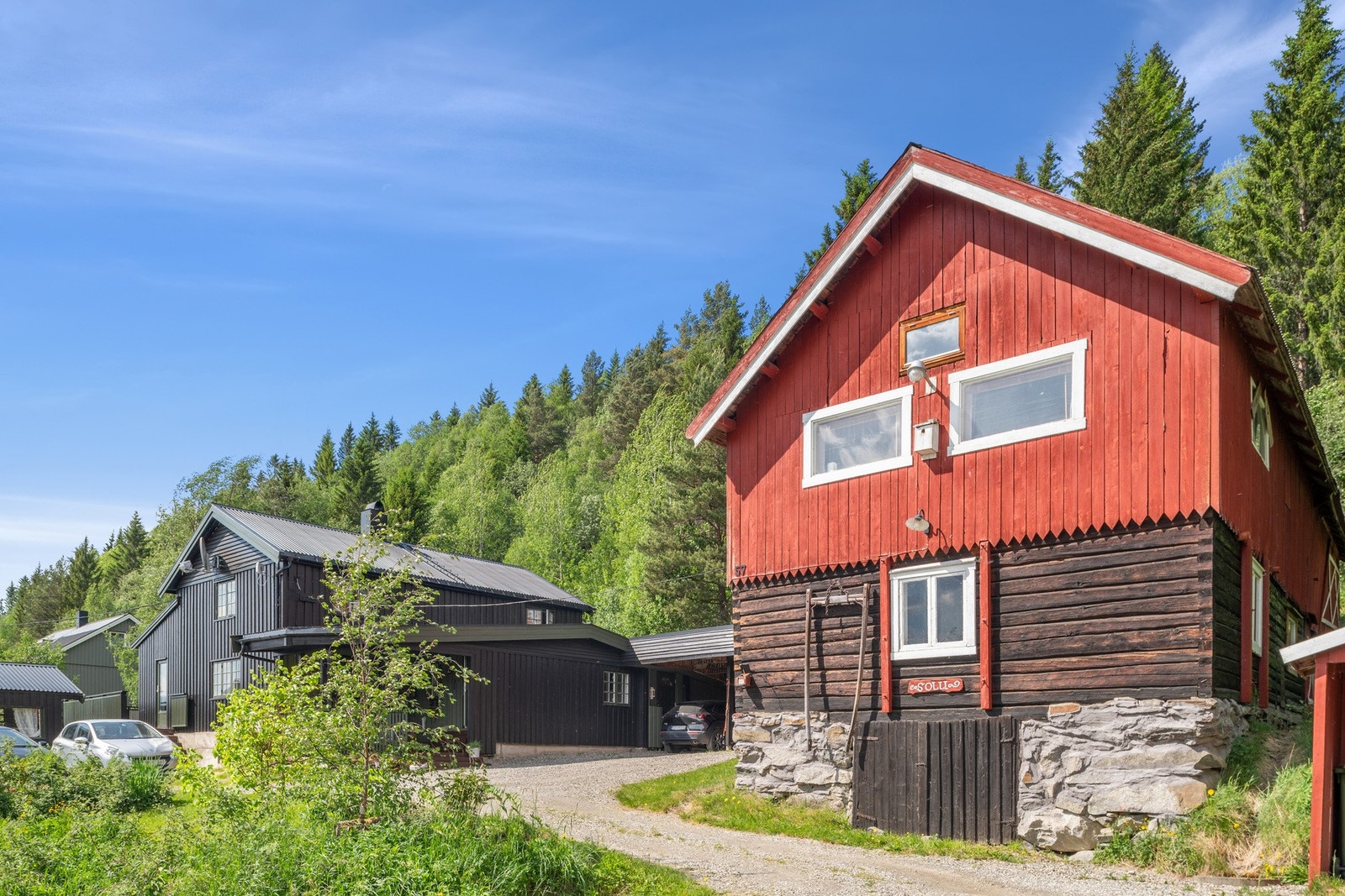 Eiendommen ligger skjermet og fint til i et idyllisk område. Galleribilde
