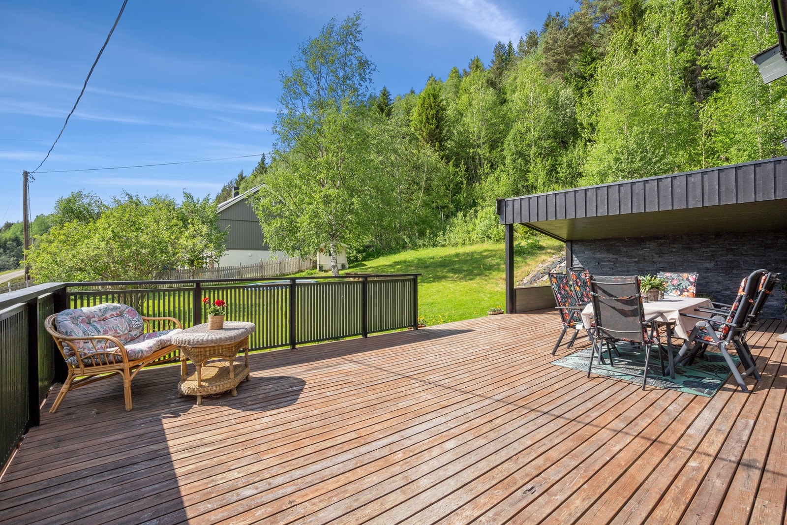 Stor terrasse med flott utsikt. Galleribilde