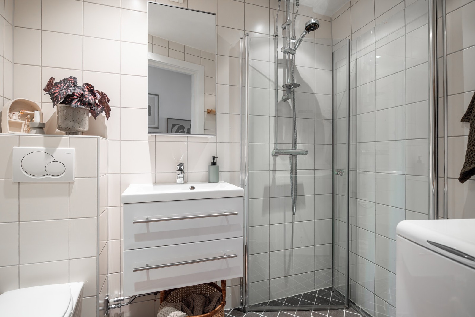Pent flislagt bad renovert i 2010 i regi av borettslaget. Galleribilde