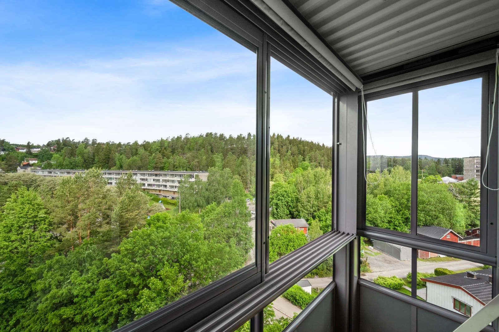 Hjørnebalkong med hyggelig utsyn. Galleribilde