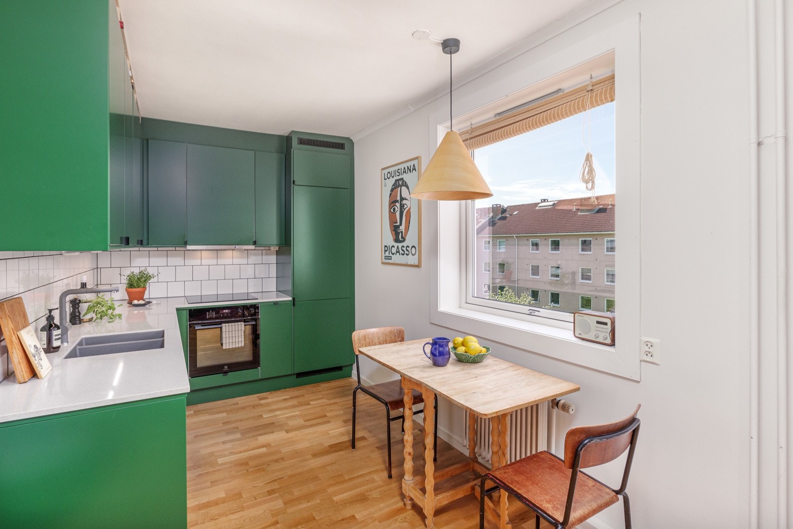 Her får du rikelig med skap- og benkeplass. Galleribilde