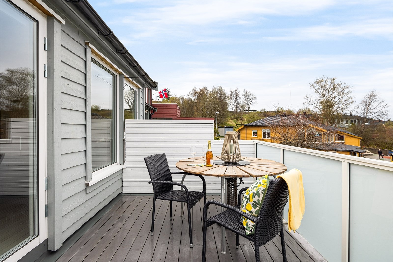 Her er også god plass til å ha gjester på de fineste dagene. Galleribilde