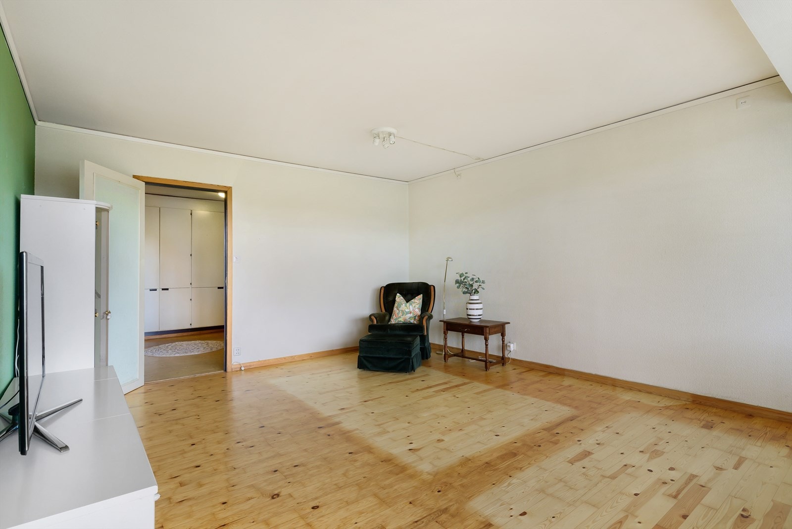 Alt fungerer men behov for oppussing/oppgraderinger. Våtrom bør renoveres Galleribilde