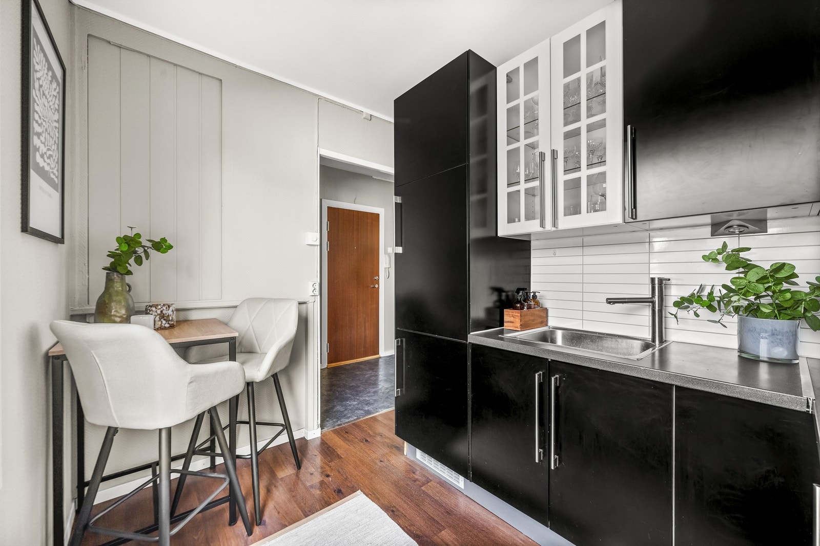 Rikelig med skap- og benkeplass. Galleribilde