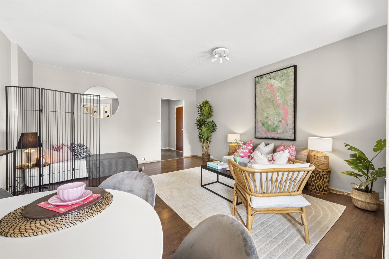 Lys og gjennomgående 1-roms med god beliggenhet. Galleribilde