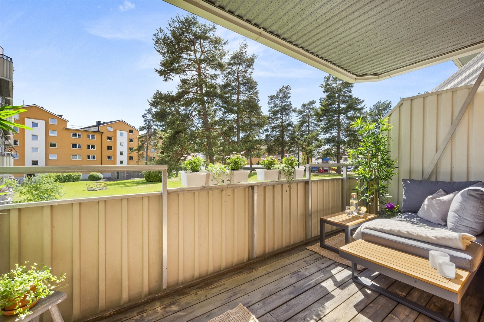 Leiligheten ligger fint til i 1.etasje med utsyn mot borettslagets grøntområde. Galleribilde