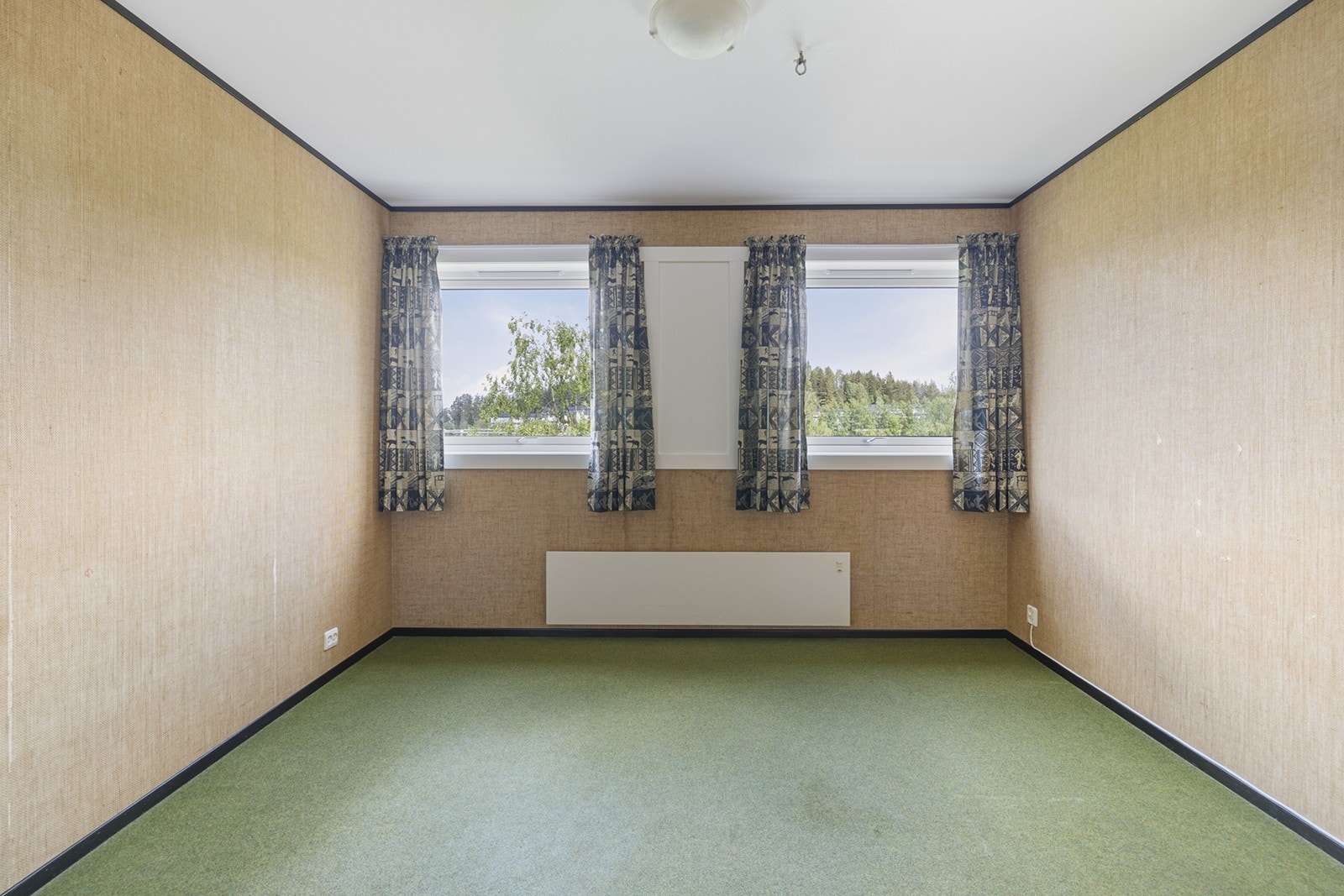 Soverom 2 - Ett soverom har inngang fra stuen, og ett fra entreen. Galleribilde