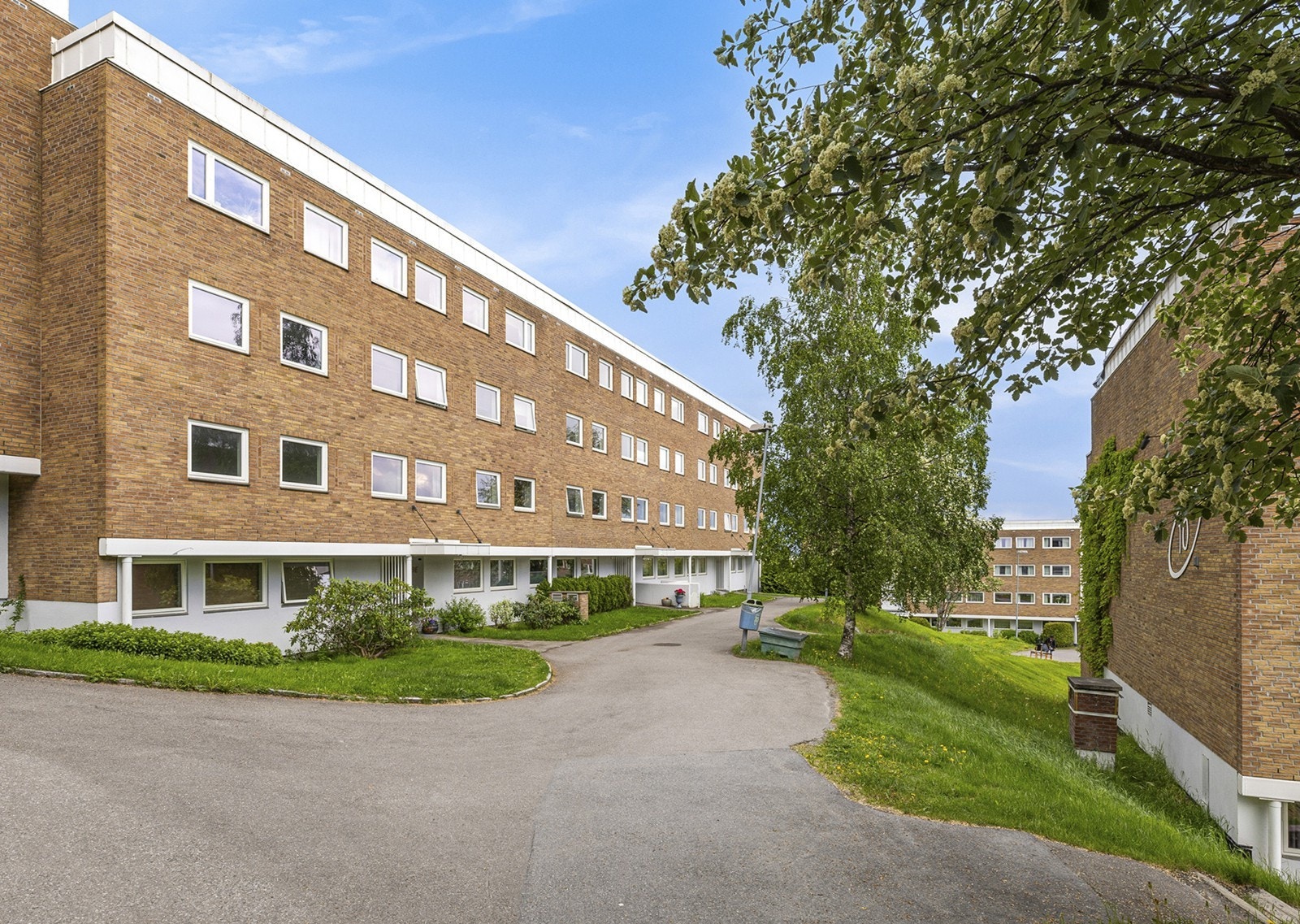 Leiligheten er beliggende i et familievennlig område som både er rolig og attraktivt. Galleribilde