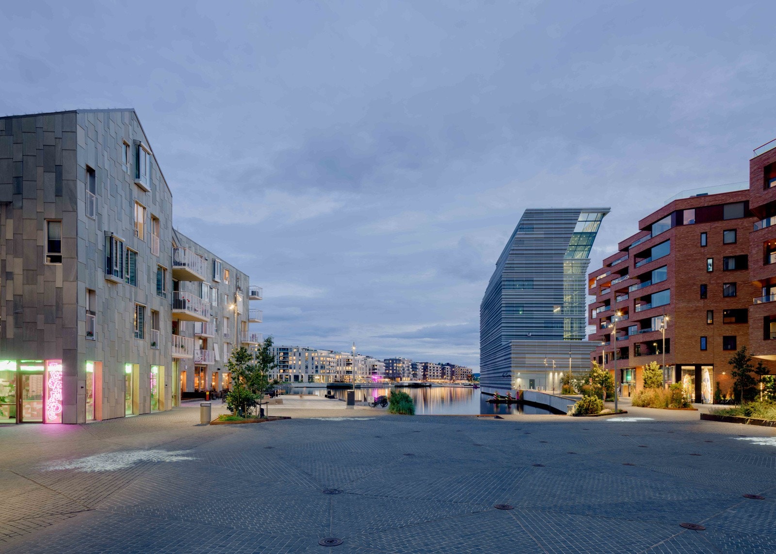 Umiddelbar nærhet til anerkjente spisesteder, eksempelvis The Vandelay, sumo, I Baren, Bon Bon, Kumi m.m. Galleribilde