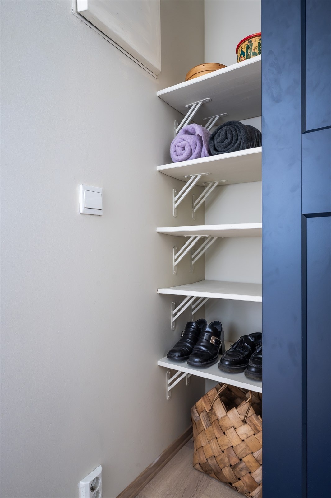 Leiligheten har gode oppbevaringsmuligheter og plassen er utnyttet godt. Galleribilde