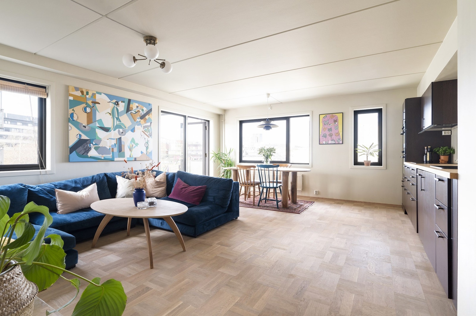 Lys og luftig 3-roms leilighet med populær beliggenhet på Hasle Torg. Galleribilde