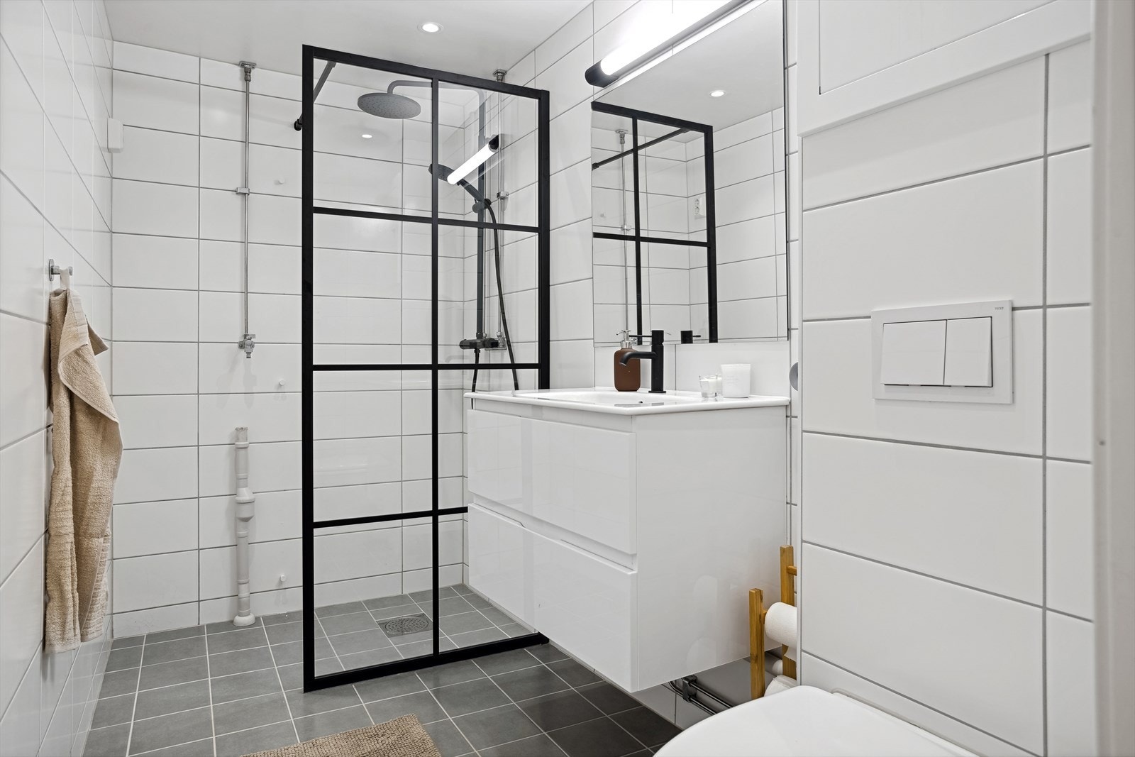 Lekkert bad som innbyr til velvære. Badet er fra 2018 og arbeidene er utført i regi av laget. Galleribilde