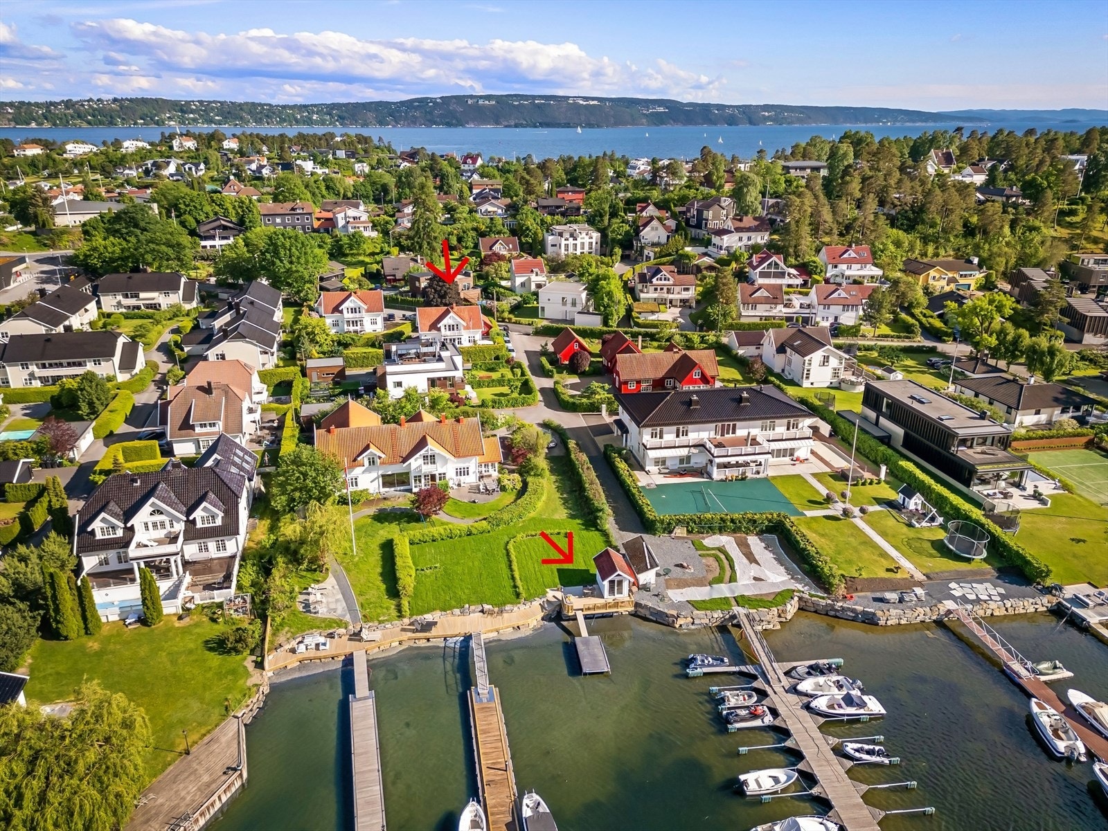 Svært attraktiv og innholdsrik familiebolig fra 2001 med solrik hage og egen strandtomt ( Bruksveien 53 b) Galleribilde