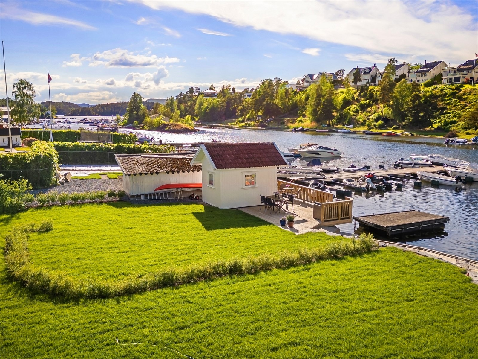 Til eiendommen medfølger strandtomt på 188 kvm. gnr. 43 bnr. 260 (Bruksveien 53 b) Galleribilde